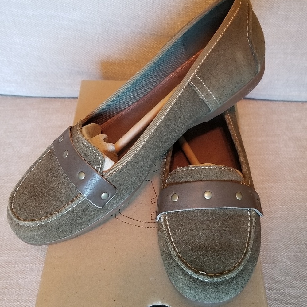Timberland Suede Leather Loafers Size 7.5 Olive Green